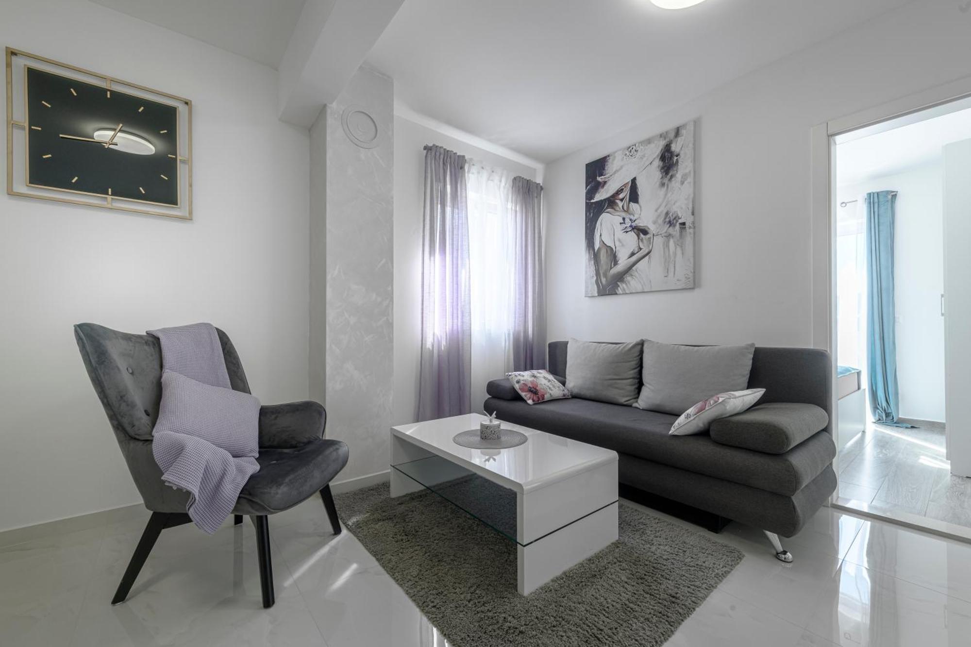 Apartments Kiki Mlini Bagian luar foto